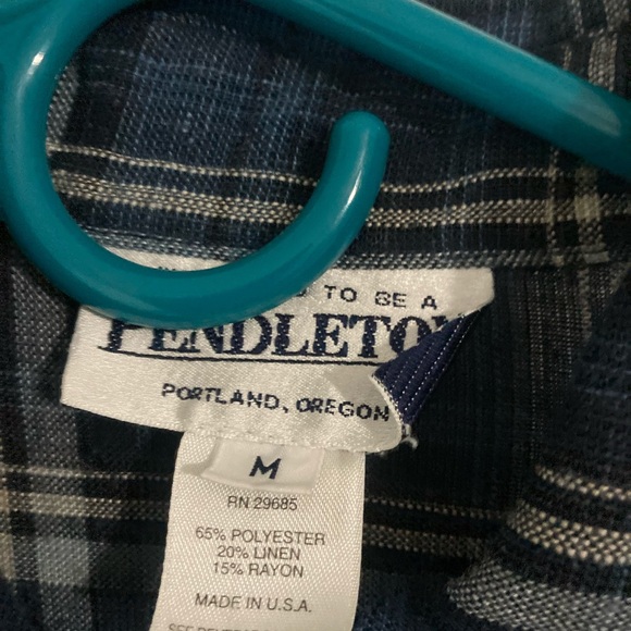 Pendleton medium flannel with mother of pearl buttons. Almost perfect - Picture 2 of 4